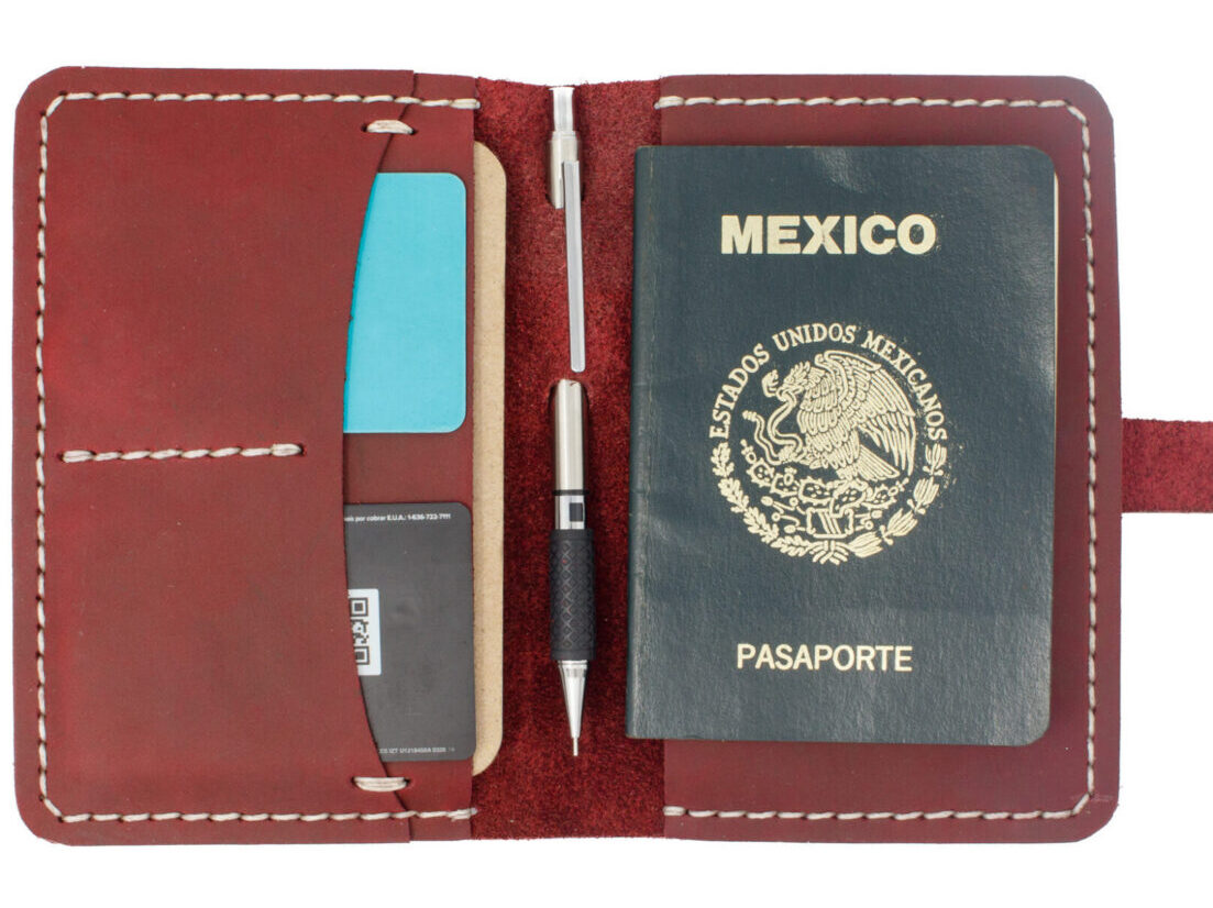 Porta documentos con tira y espacio para tarjetas